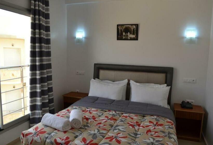 高级大房间, La Place