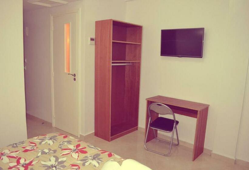 高级大房间, La Place