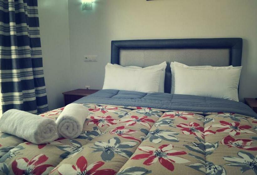 高级大房间, La Place