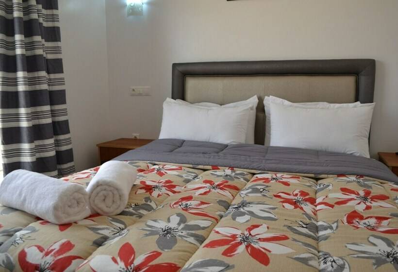 高级大房间, La Place