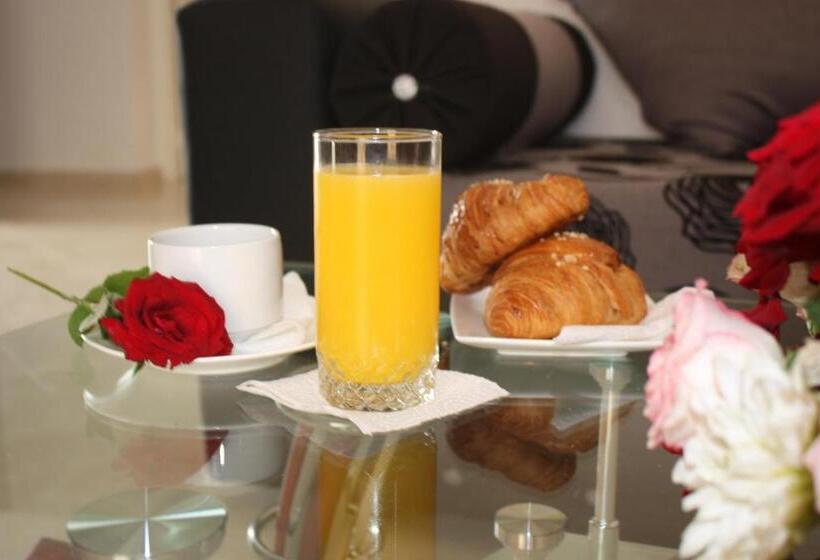 小型套房, La Place