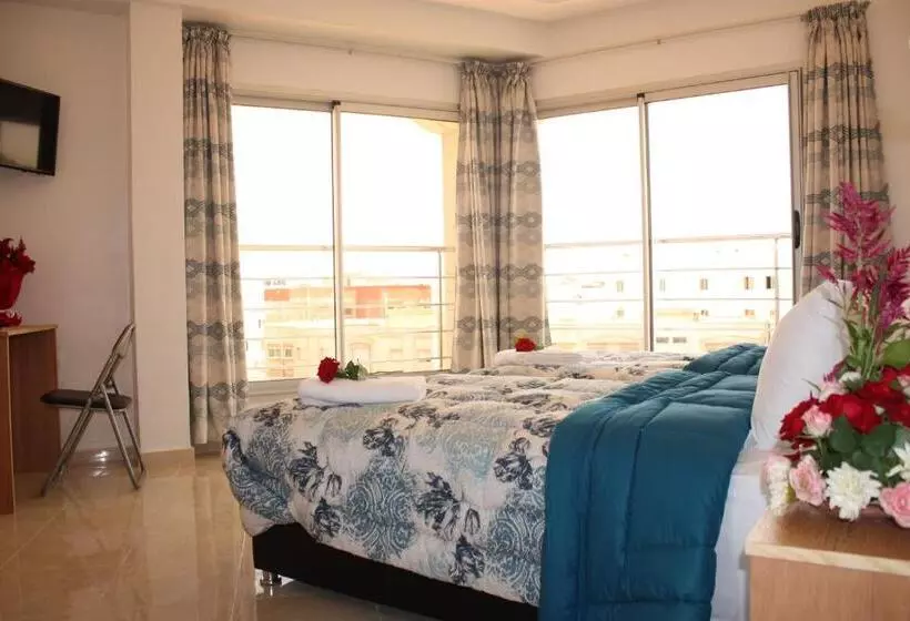 اتاق استاندارد سه نفره, La Place