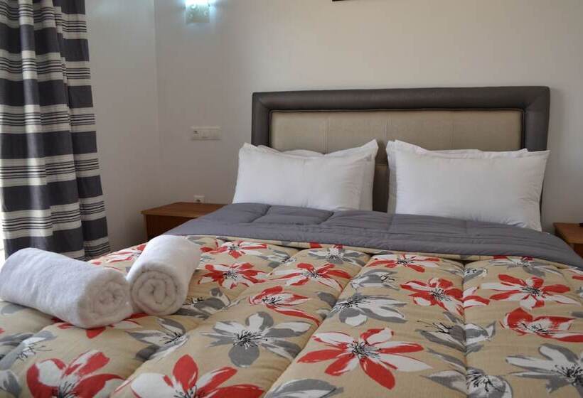 高级大房间, La Place