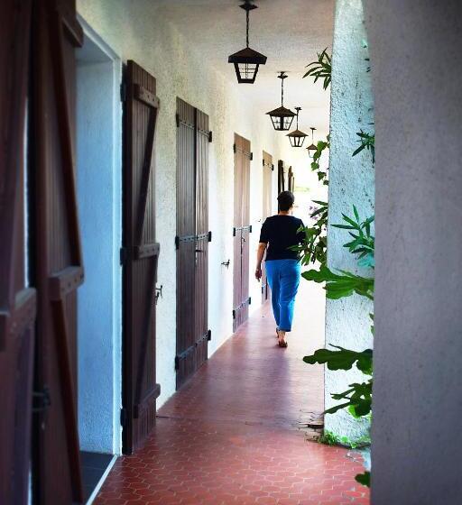 Quarto Estandar para Deficientes Físicos, Logis Hôtel Restaurant Le Top Du Roulier