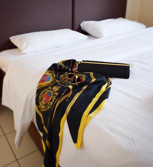 חדר סטנדרט מותאם לאדם עם מוגבלויות, Logis Hôtel Restaurant Le Top Du Roulier