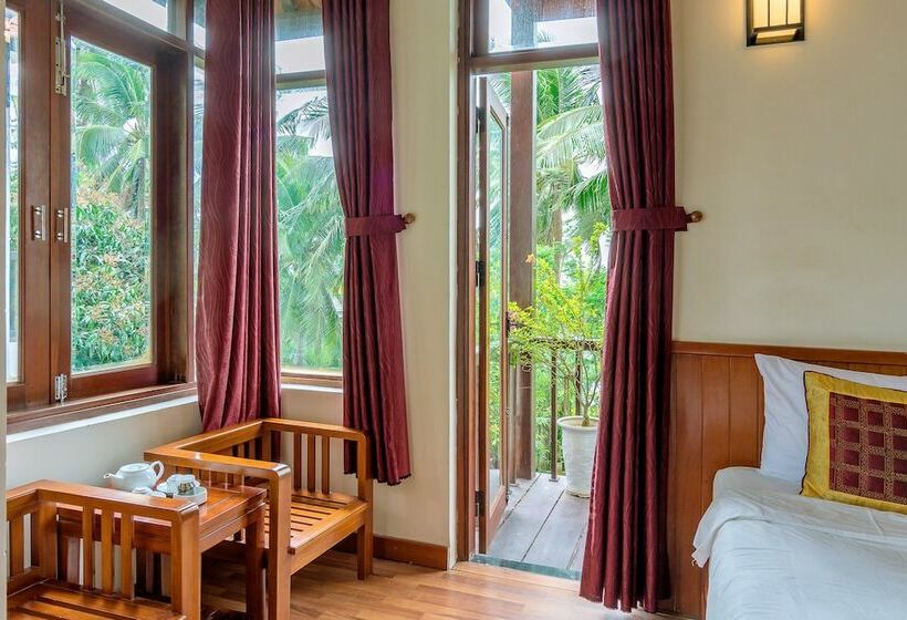 Deluxe room with river view, Riverside Oasis Villa