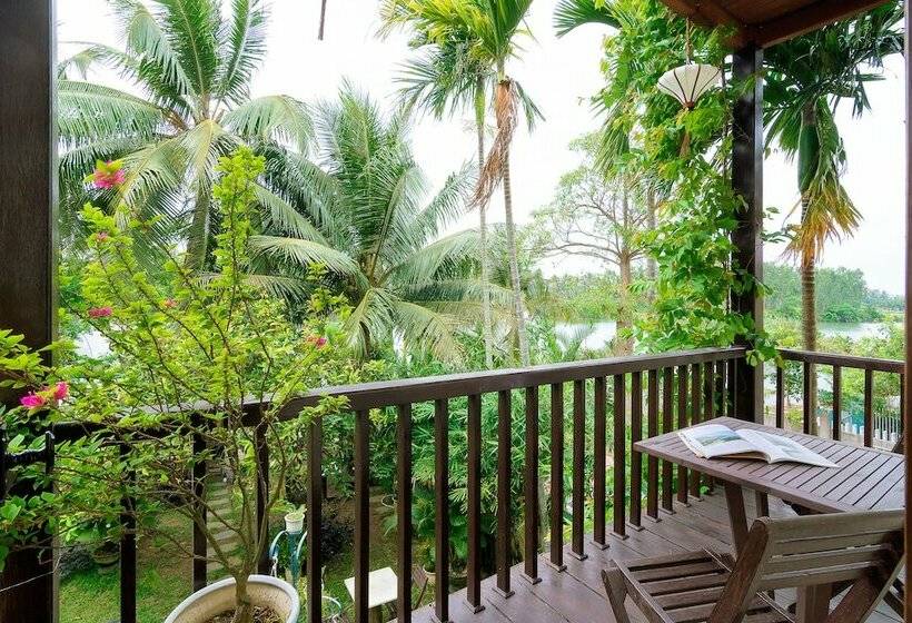 Deluxe room with river view, Riverside Oasis Villa