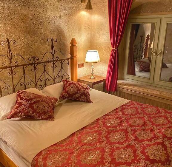 سوییت, Takaev Cave House