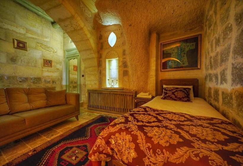 سوئیت با تخت بزرگ, Takaev Cave House