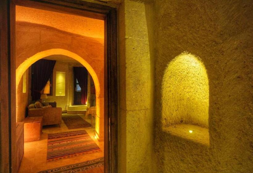 패밀리 스위트, Takaev Cave House