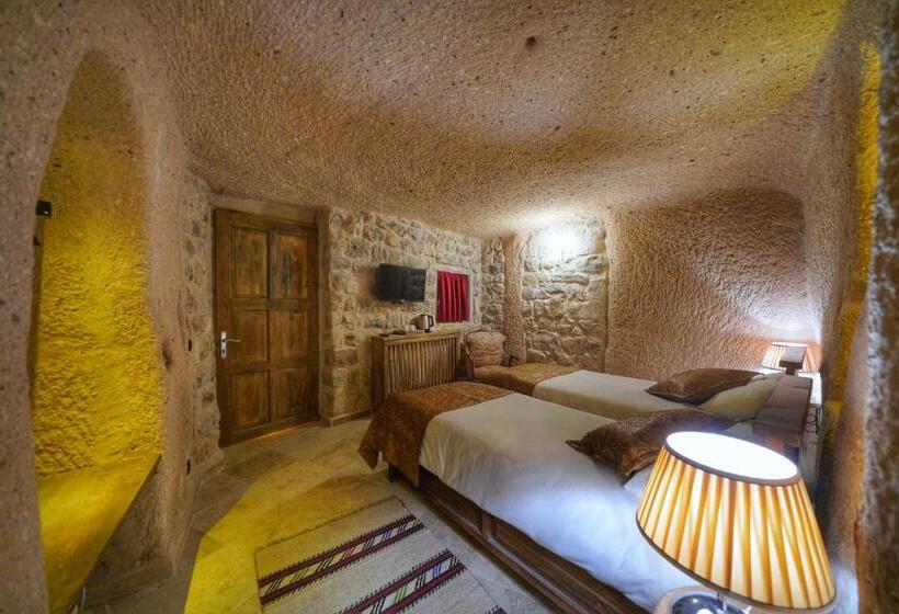 패밀리 스위트, Takaev Cave House