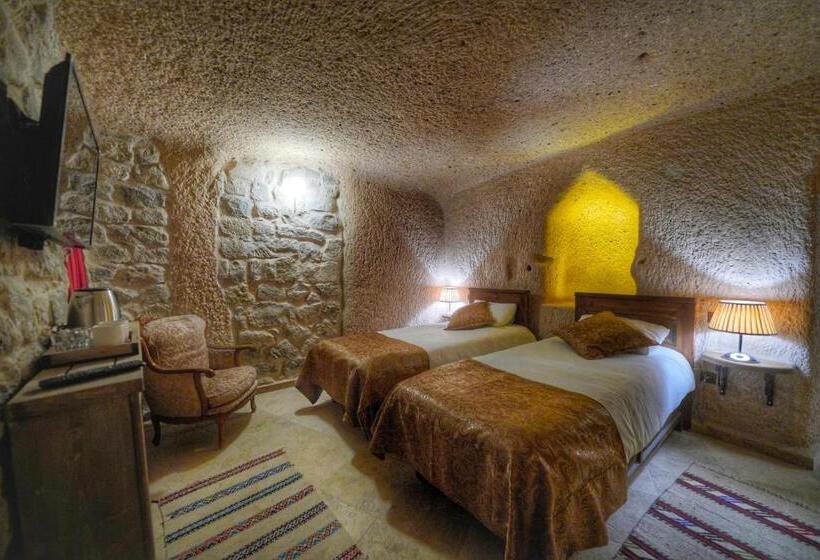 سوییت خانوادگی, Takaev Cave House