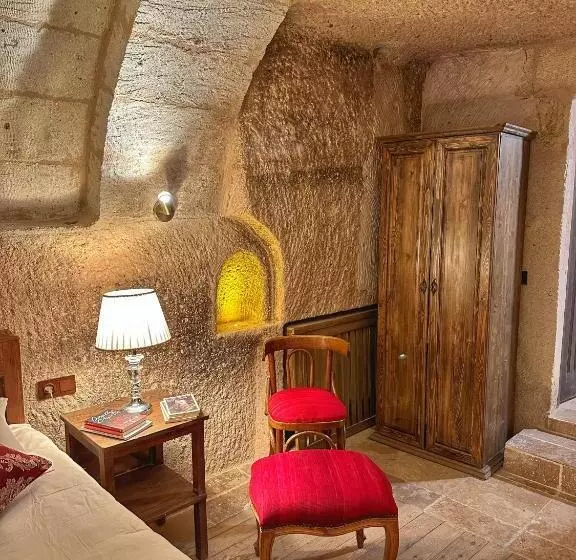 スタンダードルーム, Takaev Cave House