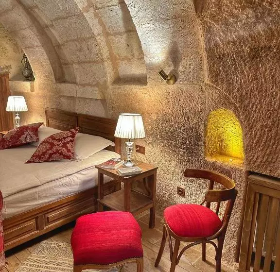 スタンダードルーム, Takaev Cave House