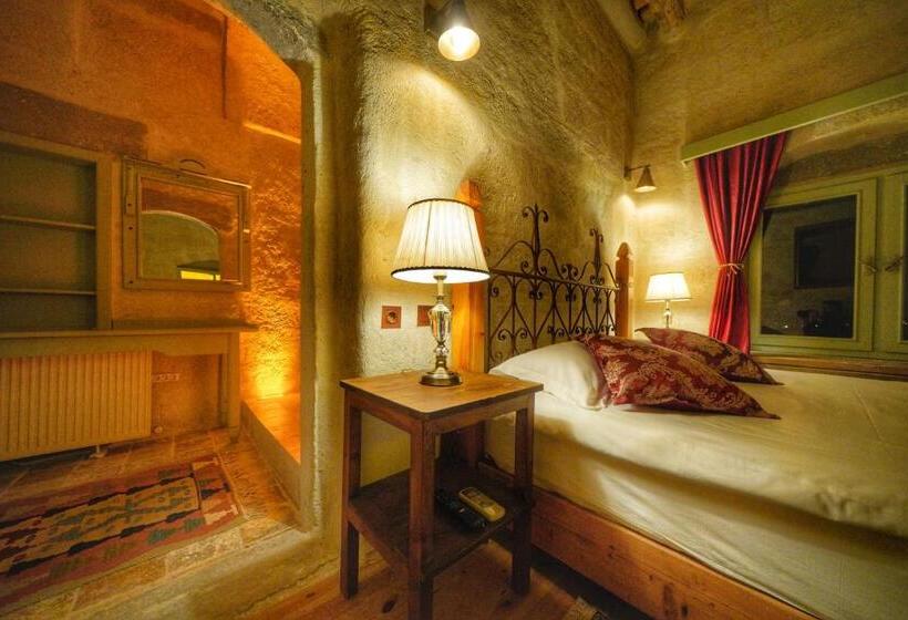 سوییت, Takaev Cave House