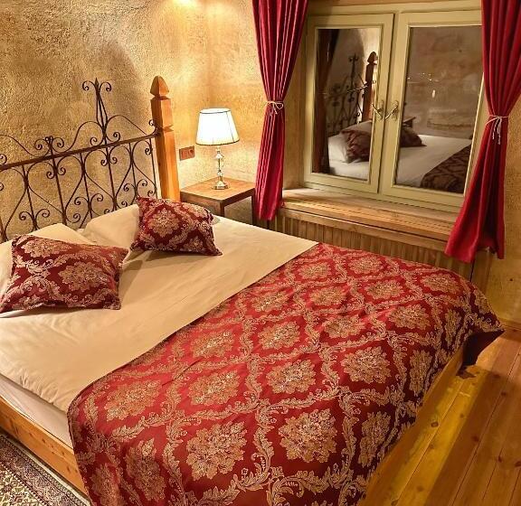 سوییت, Takaev Cave House