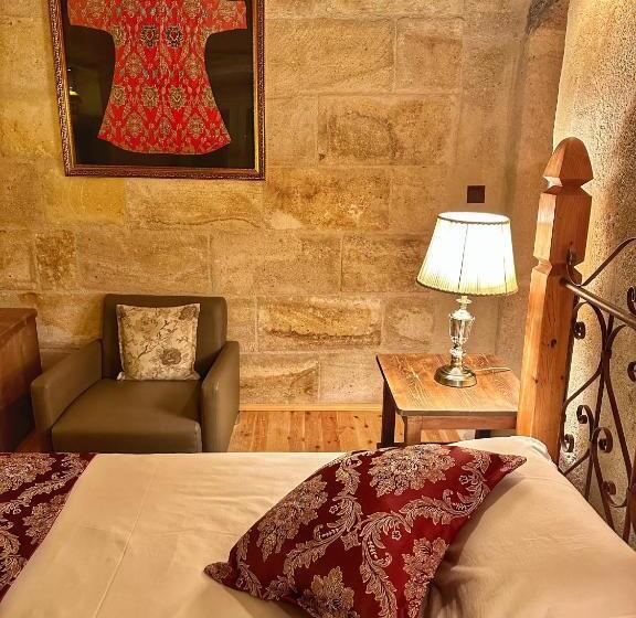 سوییت, Takaev Cave House