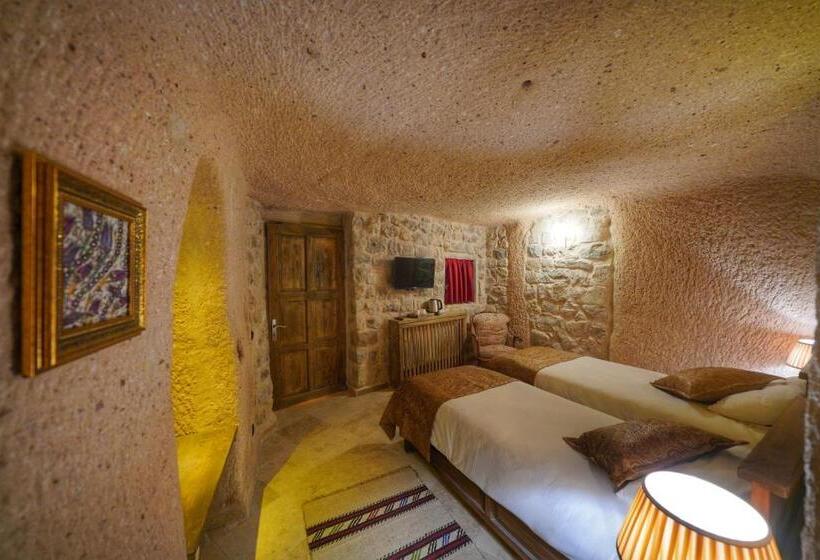 سوییت خانوادگی, Takaev Cave House