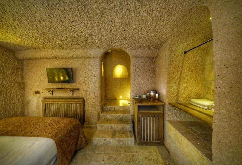 家庭套房, Takaev Cave House