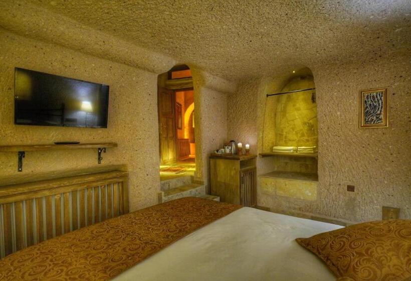 سوییت خانوادگی, Takaev Cave House