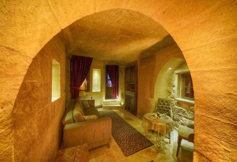 패밀리 스위트, Takaev Cave House