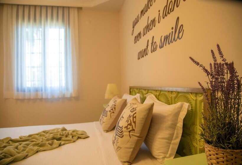 Chambre Deluxe, Teddy Alaçatı