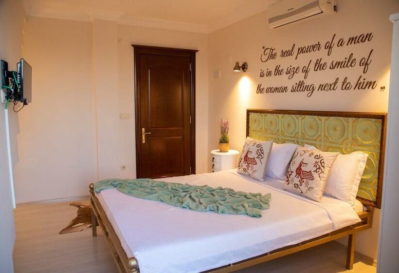 غرفة ديلوكس, Teddy Alaçatı