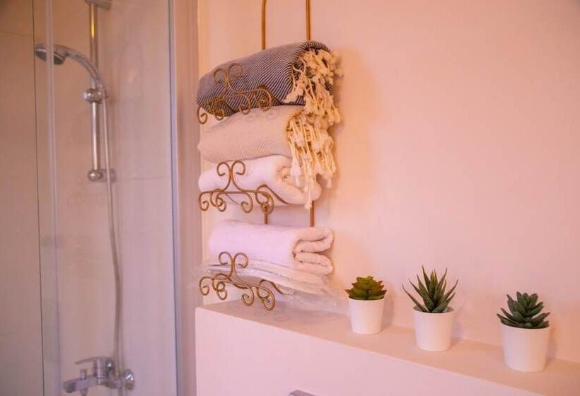 Chambre Deluxe, Teddy Alaçatı