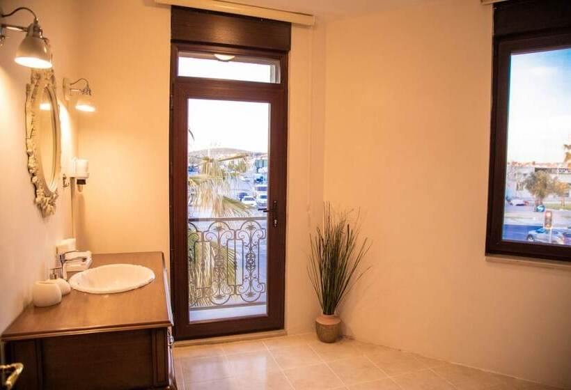 غرفة ديلوكس, Teddy Alaçatı