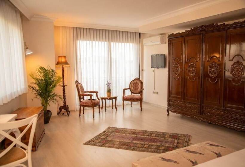 Chambre Deluxe, Teddy Alaçatı