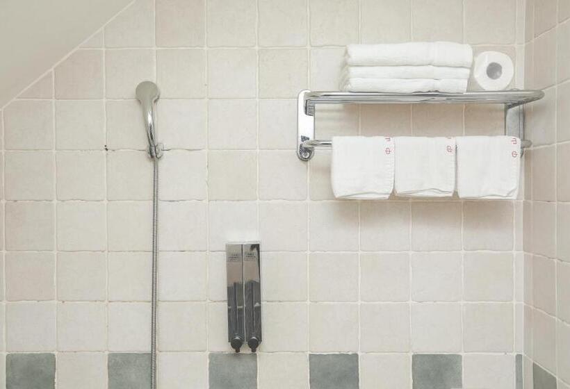 غرفة كومفورت ثلاثية, Zhong Shan 330