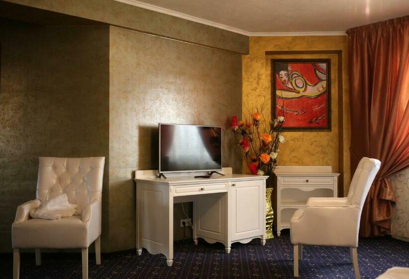 Pokój Deluxe, Kotva