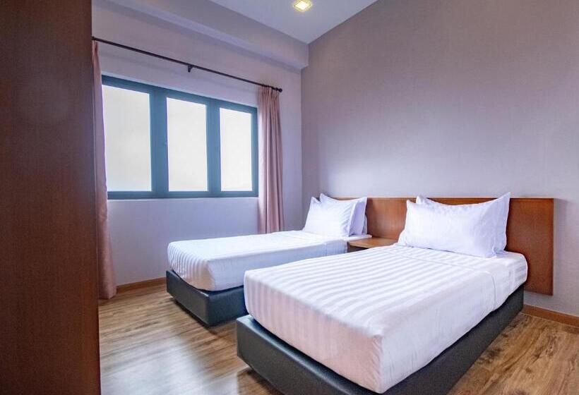 דירת שלושה חדרים, Nova Highlands