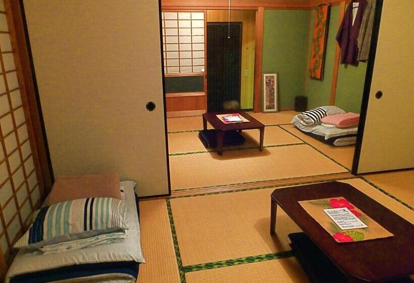 Кровать в Общей Комнате, Aoshima Guesthouse Hooju