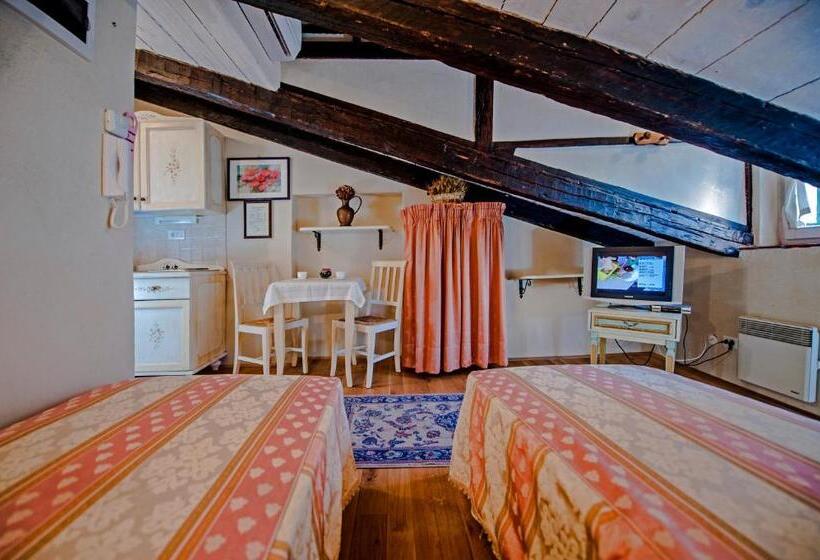 Номер Стандарт в Мансарде, Residence Marco Polo