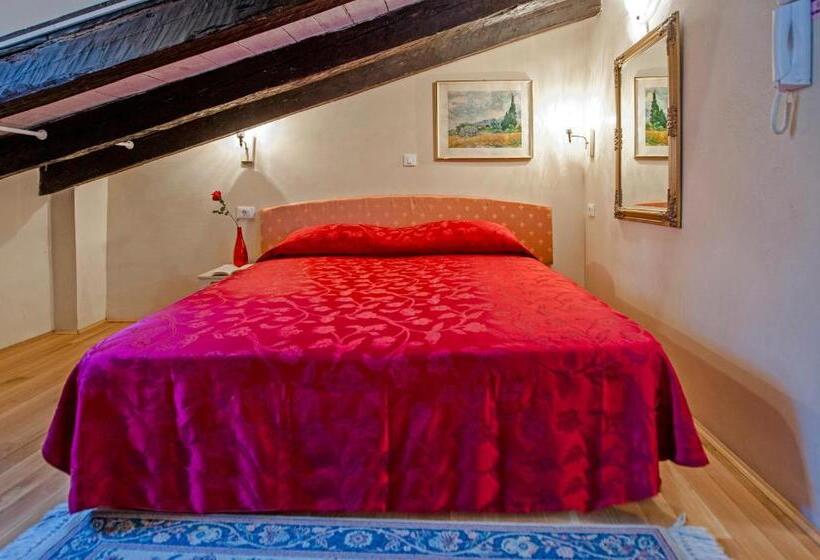 Номер Стандарт в Мансарде, Residence Marco Polo