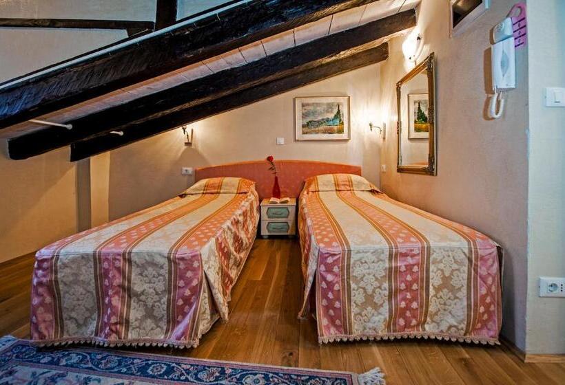 Номер Стандарт в Мансарде, Residence Marco Polo