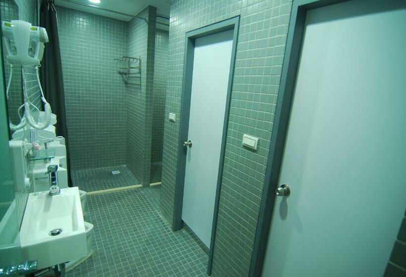 اتاق استاندارد با سرویس بهداشتی مشترک, Inn Cube Ximen