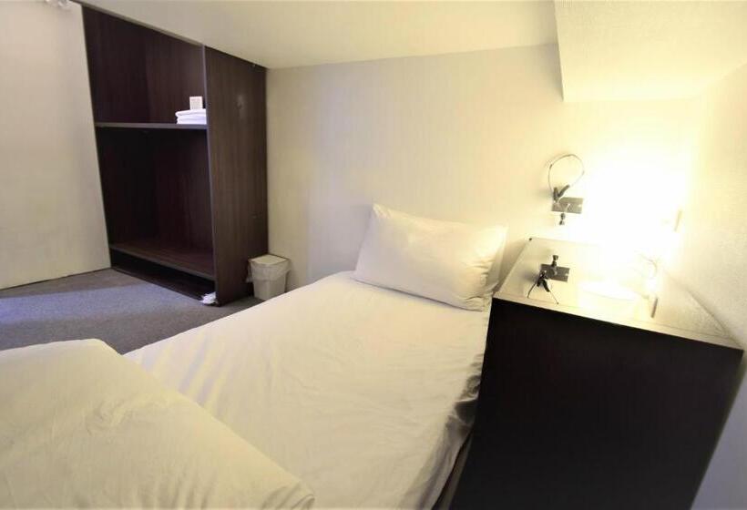 اتاق استاندارد سه تخته با سرویس بهداشتی مشترک, Inn Cube Ximen