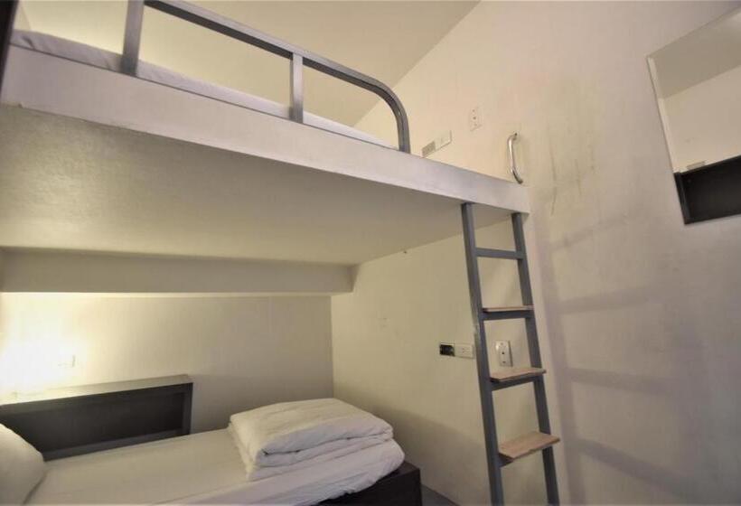 اتاق استاندارد سه تخته با سرویس بهداشتی مشترک, Inn Cube Ximen