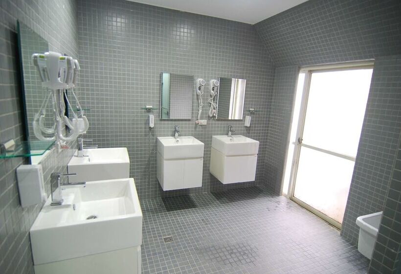 اتاق استاندارد سه تخته با سرویس بهداشتی مشترک, Inn Cube Ximen