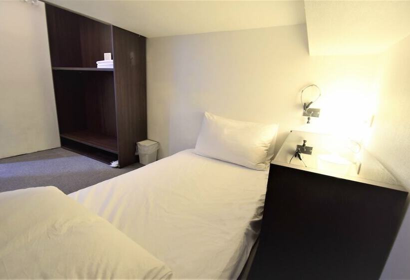 اتاق استاندارد سه تخته با سرویس بهداشتی مشترک, Inn Cube Ximen