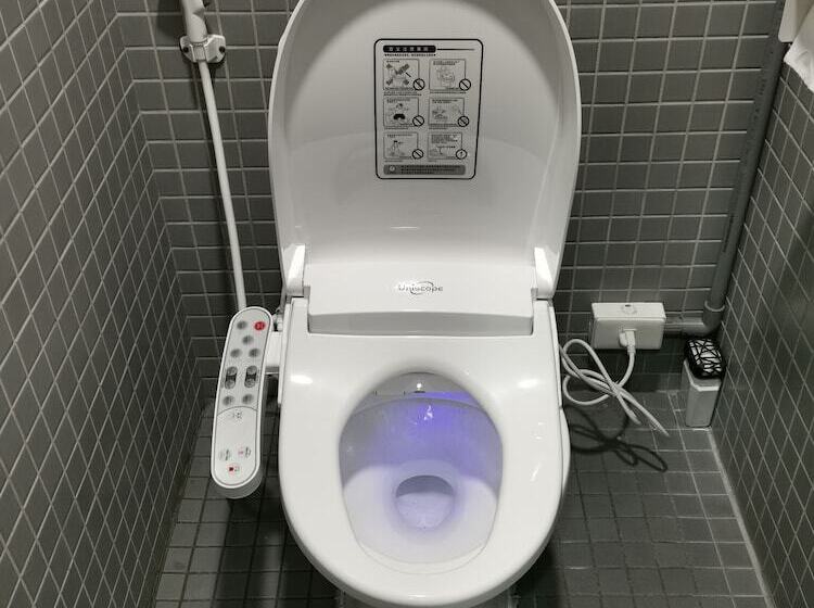 اتاق استاندارد چهارنفره با سرویس بهداشتی مشترک, Inn Cube Ximen