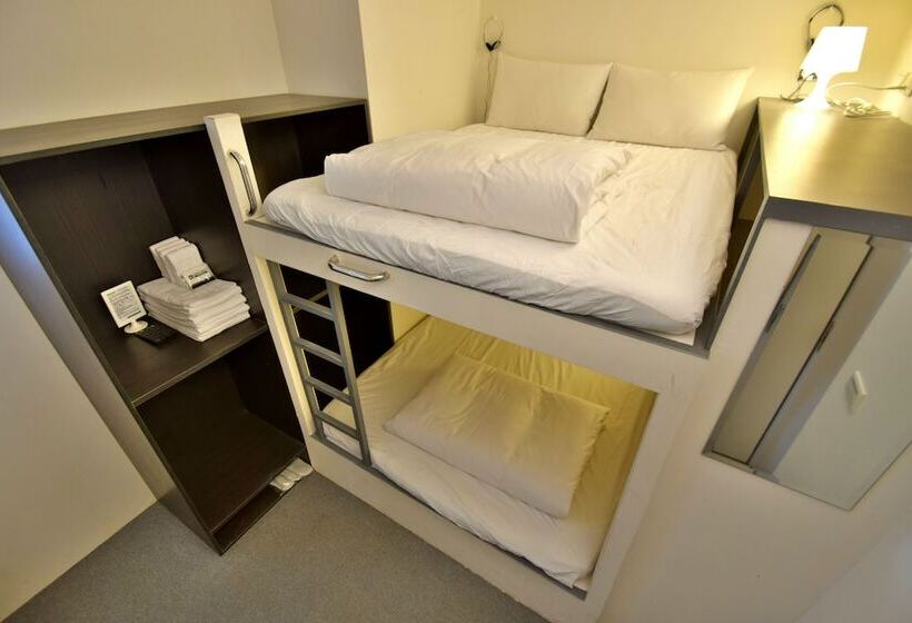 اتاق استاندارد چهارنفره با سرویس بهداشتی مشترک, Inn Cube Ximen