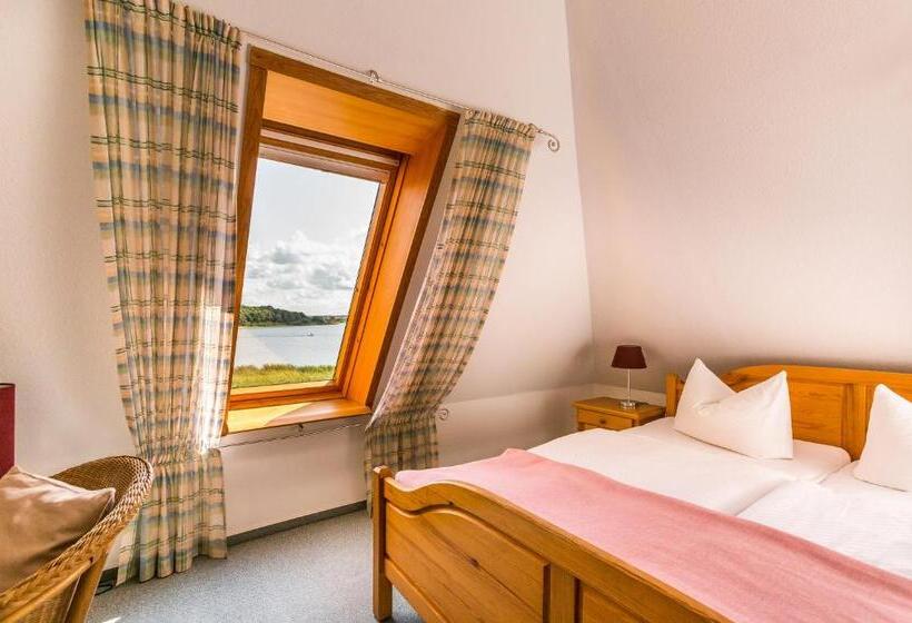 חדר סטנדרט לשלושה, Am Fleesensee