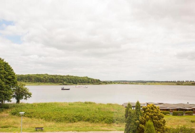 חדר סטנדרט לשלושה, Am Fleesensee