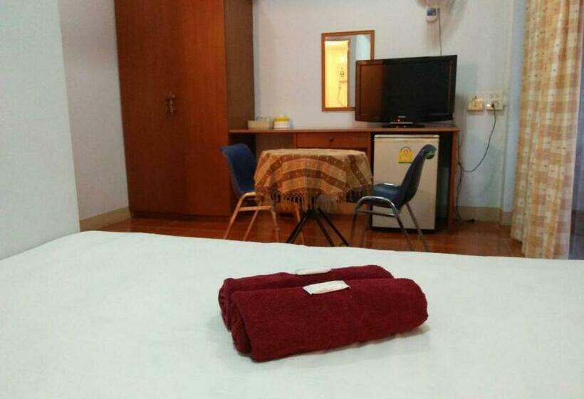 キングサイズベッドのスタンダードルーム, Banwiang Guest House