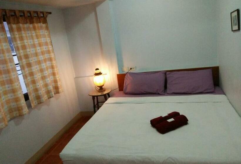 キングサイズベッドのスタンダードルーム, Banwiang Guest House