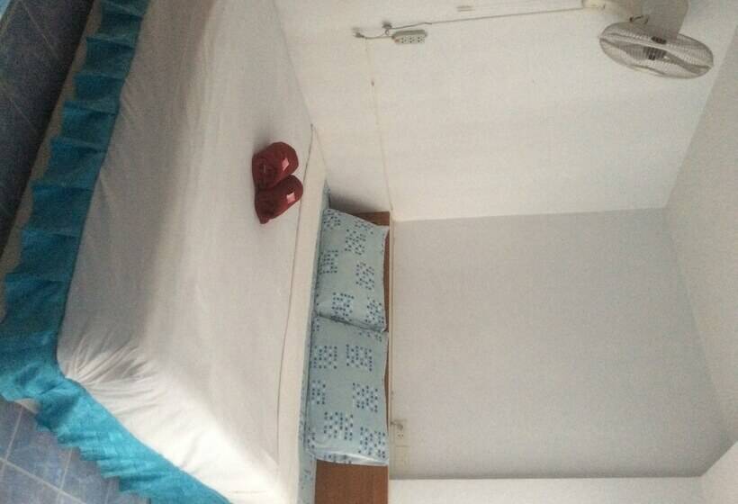 スタンダードトリプルルーム, Banwiang Guest House