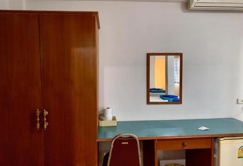 スタンダードトリプルルーム, Banwiang Guest House